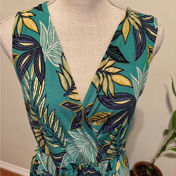 Tropical Leaf Print Maxi Dress - Picture 4 of 5